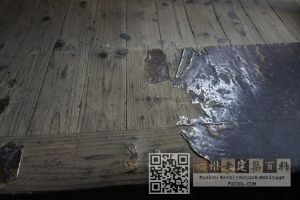 复园里6号室内木楼梯表面原包有铜皮，但损毁严重（来源：林轶南摄于2020年6月27日）