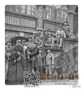 1966年五四青年节摄于八角楼（来源：微信公众号“后勤大院”）
